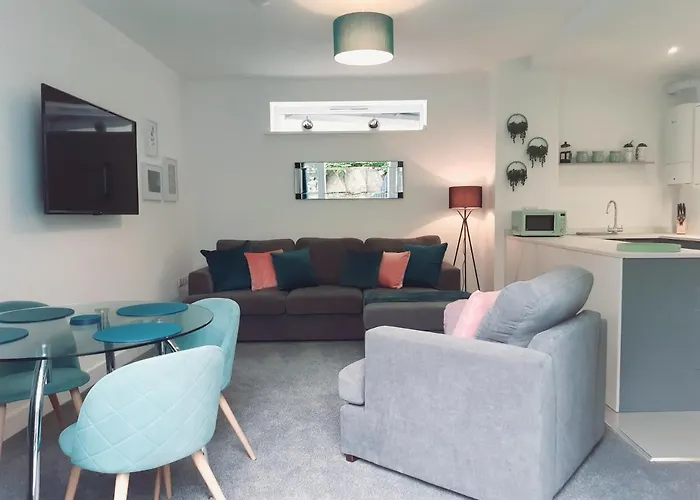 No\'S 7 And 8 Llewelyn Apartments