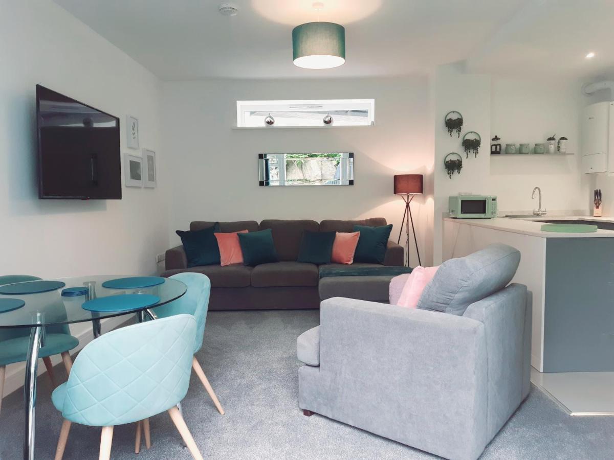 No's 7 And 8 Llewelyn Apartment